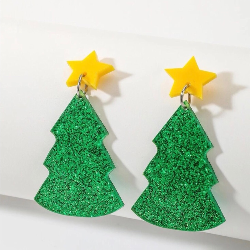 NWT Christmas Tree Earrings